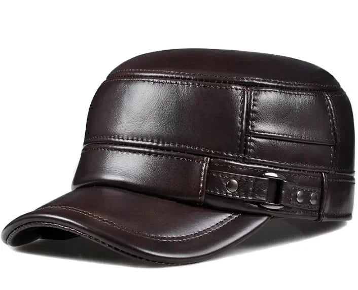 Boné masculino marrom em couro legítimo estilo militar vintage com aba curva e acabamento premium.