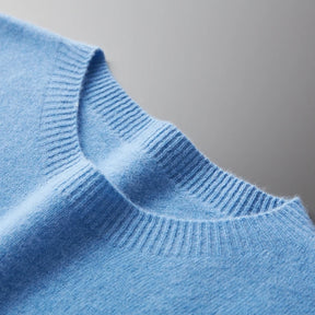 Suéter masculino em lã merino com gola careca e acabamento minimalista elegante para inverno