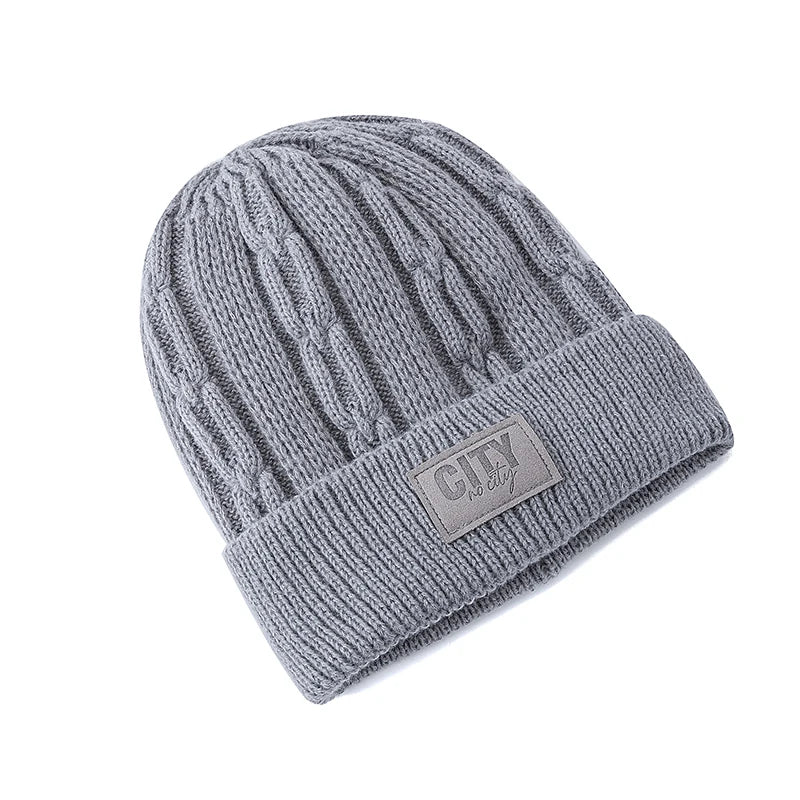 Gorro Térmico Alpine em tricô trabalhado com forro interno quente para dias frios.