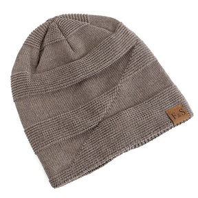 Gorro Térmico Montana taupe em tricô premium com forro interno quente e design slouchy moderno.