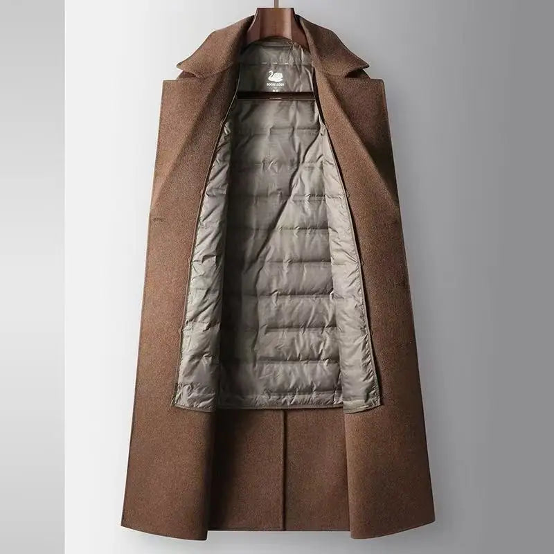 Sobretudo masculino de lã premium marrom com fechamento transpassado duplo, modelagem longa e design elegante para inverno