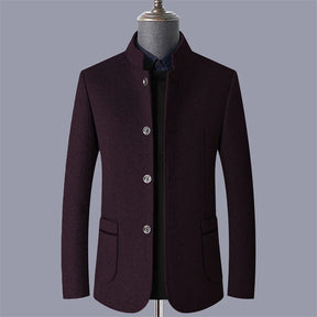 Casaco masculino de lã premium  com gola padre estruturada e visual sofisticado para inverno e ocasiões elegantes