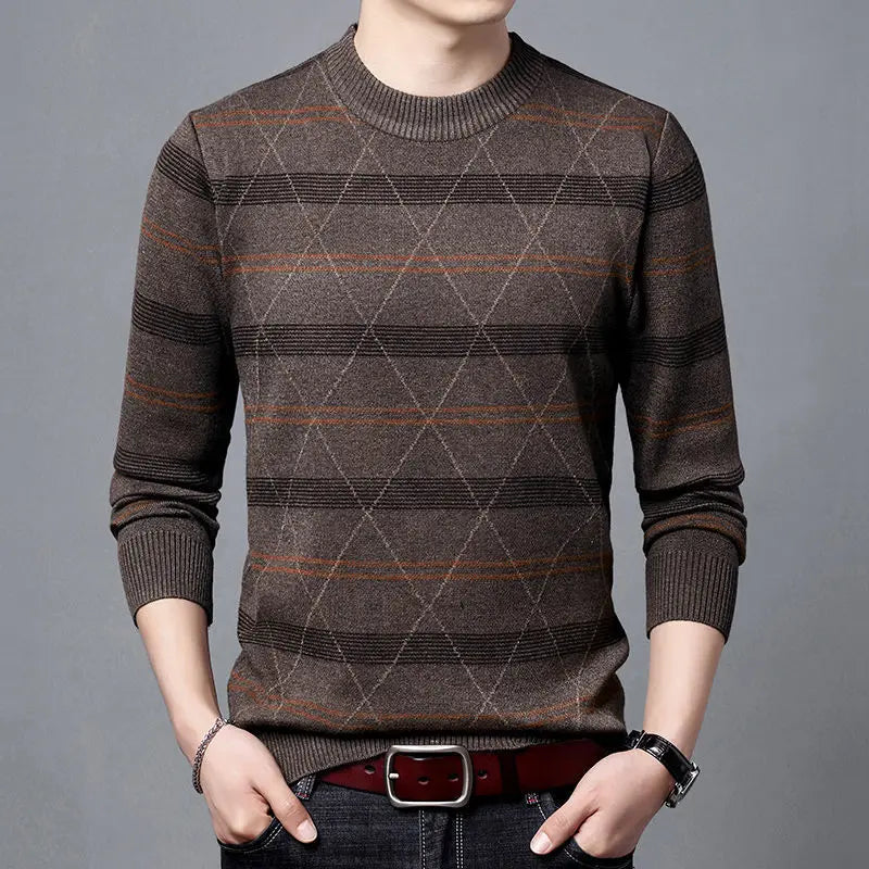 Suéter masculino gola alta texturizado. Elegância premium e conforto térmico para o inverno.