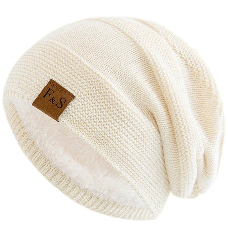 Gorro Térmico Montana taupe em tricô premium com forro interno quente e design slouchy moderno.