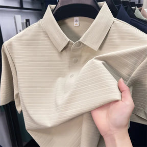 camisa polo masculina com tecido tecnológico respirável e textura elegante exibindo detalhes do tecido