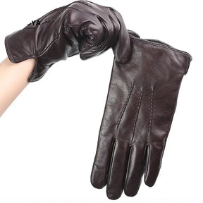 Luva Masculina Verona marrom escuro em couro premium com acabamento elegante e proteção térmica para dias frios.
