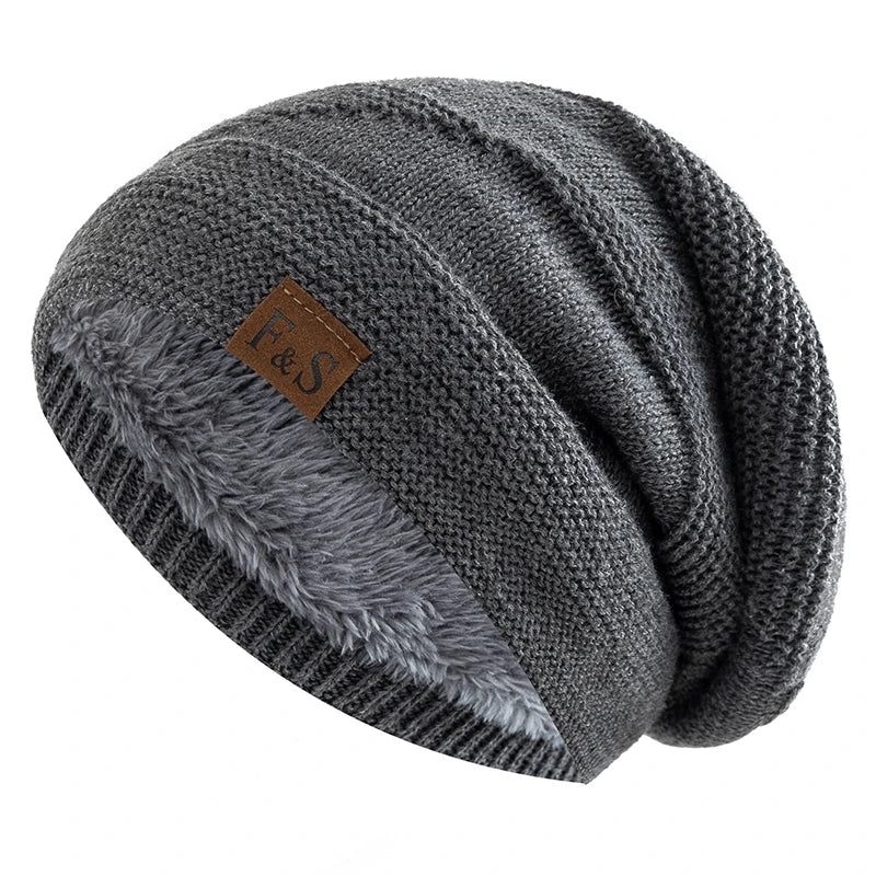 Gorro Térmico Montana taupe em tricô premium com forro interno quente e design slouchy moderno.