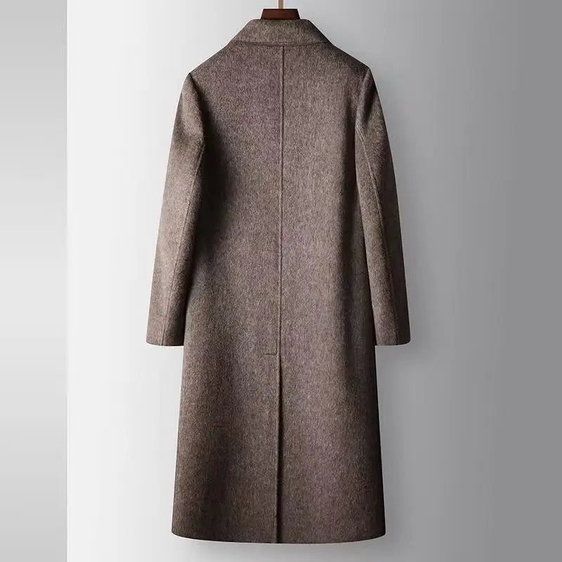 Sobretudo masculino longo em lã marrom com abotoamento duplo e forro interno removível acolchoado para inverno sofisticado