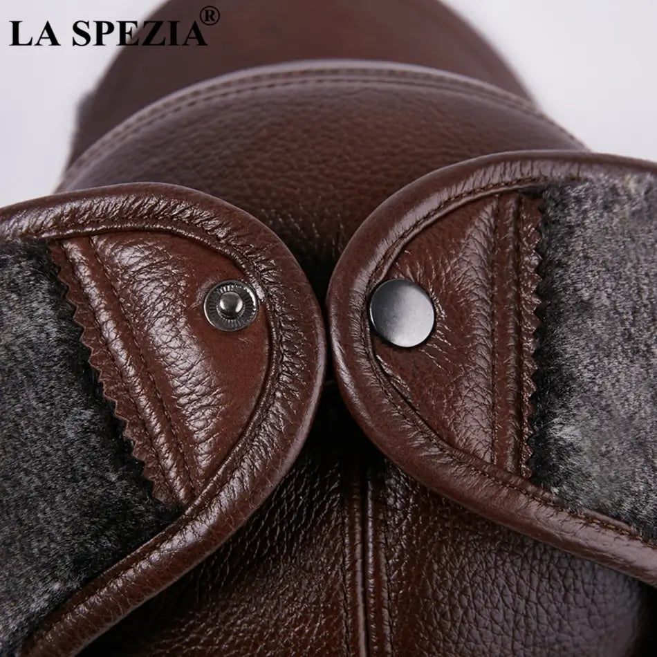 Boné Masculino Alaska marrom em couro premium com forro térmico interno e abas laterais para proteção no inverno.