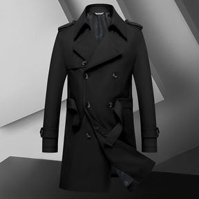 Trench coat masculino com cinto, abotoamento duplo, gola clássica e estilo britânico elegante.
