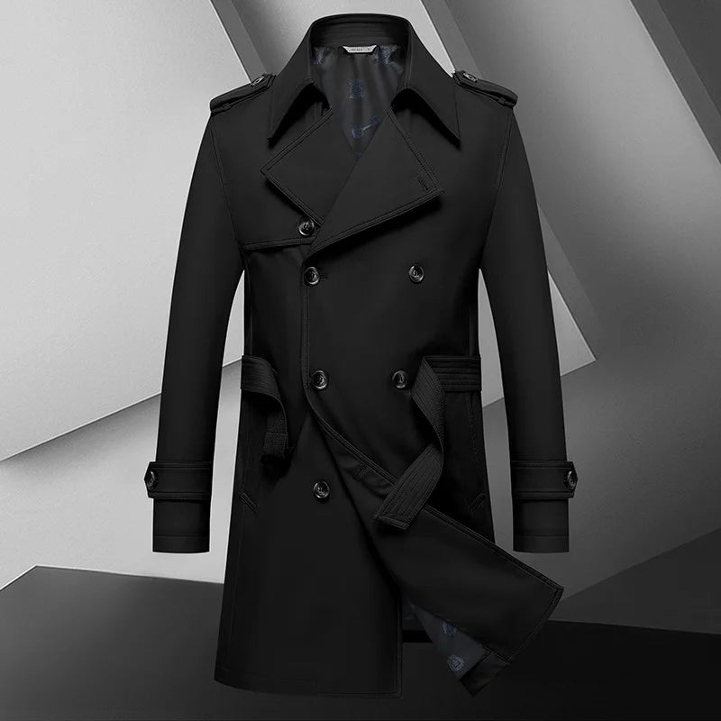 Trench coat masculino com cinto, abotoamento duplo, gola clássica e estilo britânico elegante.