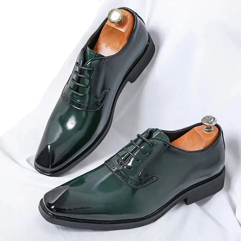 Sapato Masculino Oxford  em couro confortável, modelo social, ideal para uso diário e ocasiões especiais.