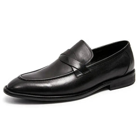Sapato Mocassim Em Couro  confortável, modelo social, ideal para uso diário e ocasiões especiais.