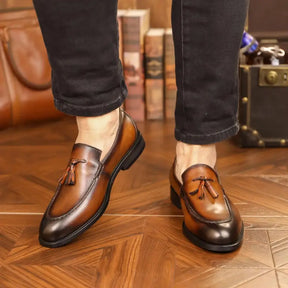 Sapato Mocassim Loafer  Em Couro  confortável, modelo social, ideal para uso diário e ocasiões especiais.