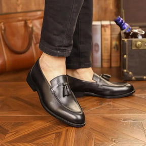 Sapato Mocassim Loafer  Em Couro  confortável, modelo social, ideal para uso diário e ocasiões especiais.