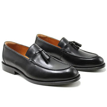 Sapato Mocassim Loafer  Em Couro  confortável, modelo social, ideal para uso diário e ocasiões especiais.