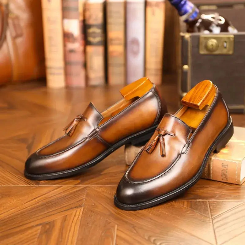 Sapato Mocassim Loafer  Em Couro  confortável, modelo social, ideal para uso diário e ocasiões especiais.