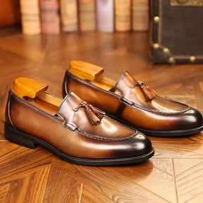 Sapato Mocassim Loafer  Em Couro  confortável, modelo social, ideal para uso diário e ocasiões especiais.