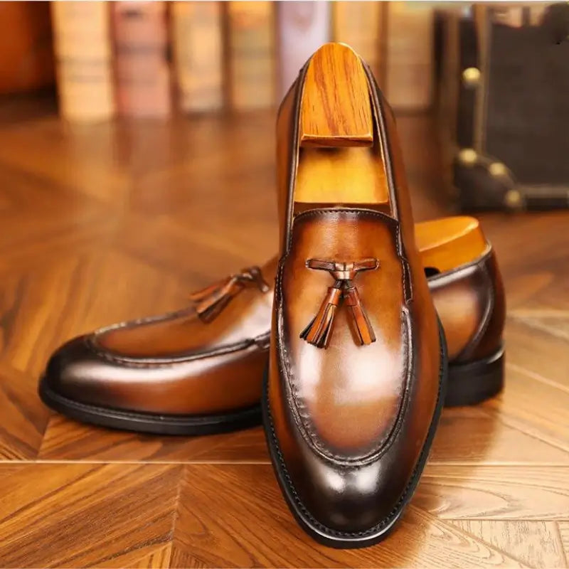 Sapato Mocassim Loafer  Em Couro  confortável, modelo social, ideal para uso diário e ocasiões especiais.
