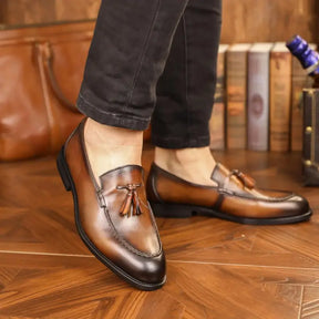 Sapato Mocassim Loafer  Em Couro  confortável, modelo social, ideal para uso diário e ocasiões especiais.