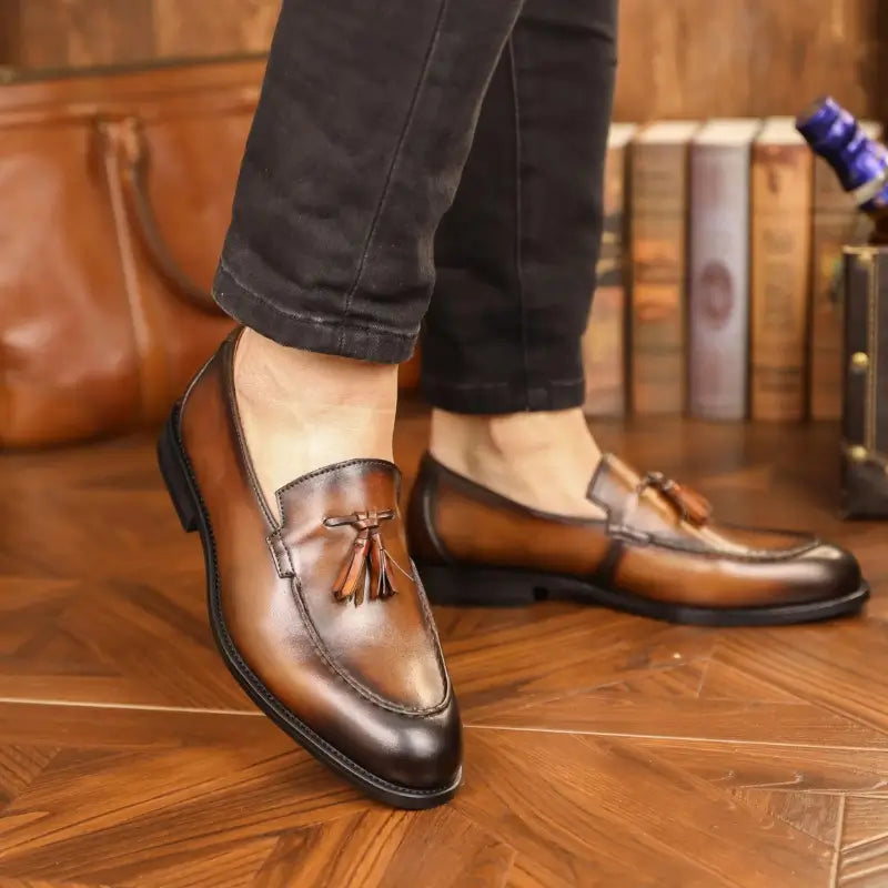 Sapato Mocassim Loafer  Em Couro  confortável, modelo social, ideal para uso diário e ocasiões especiais.