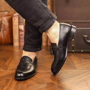 Sapato Mocassim Loafer  Em Couro  confortável, modelo social, ideal para uso diário e ocasiões especiais.