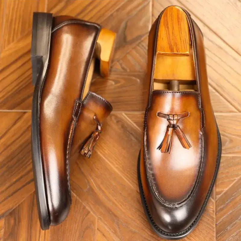 Sapato Mocassim Loafer  Em Couro  confortável, modelo social, ideal para uso diário e ocasiões especiais.