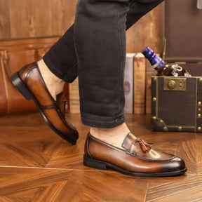 Sapato Mocassim Loafer  Em Couro  confortável, modelo social, ideal para uso diário e ocasiões especiais.