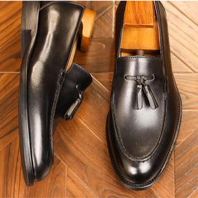 Sapato Mocassim Loafer  Em Couro  confortável, modelo social, ideal para uso diário e ocasiões especiais.