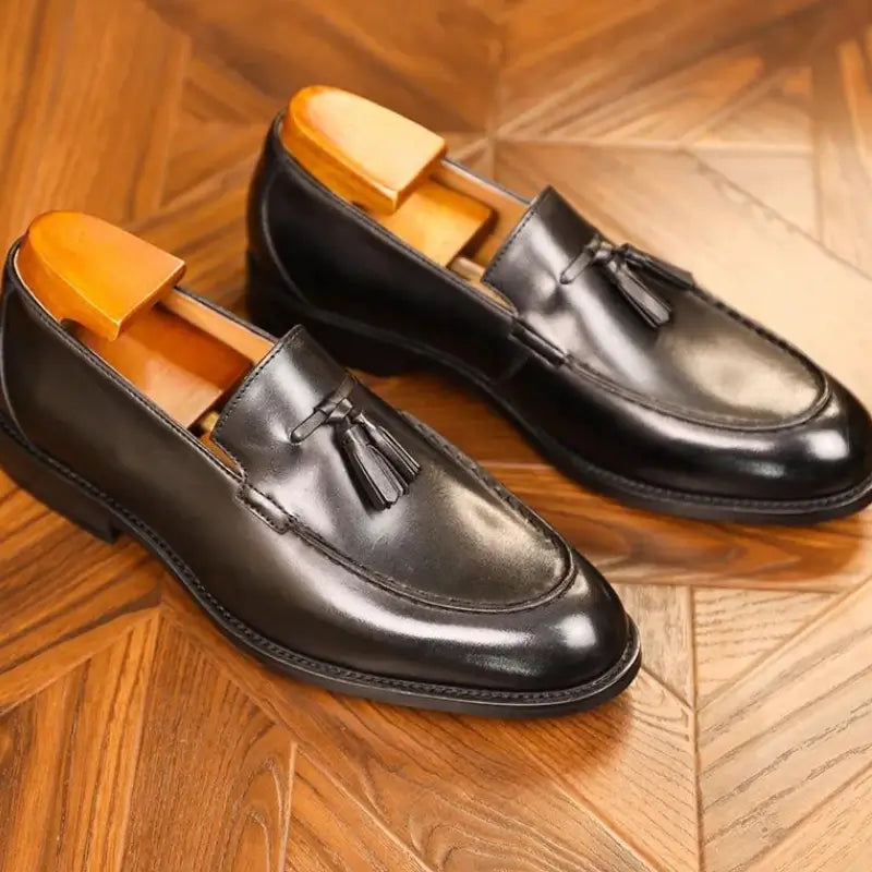 Sapato Mocassim Loafer  Em Couro  confortável, modelo social, ideal para uso diário e ocasiões especiais.
