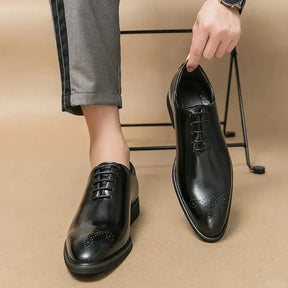 Sapato Oxford Masculino Em Couro confortável, modelo social, ideal para uso diário e ocasiões especiais.