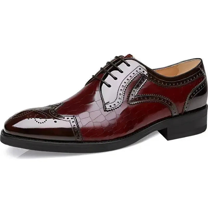 Sapato Social Masculino Brogue Em Couro confortável, modelo social, ideal para uso diário e ocasiões especiais.