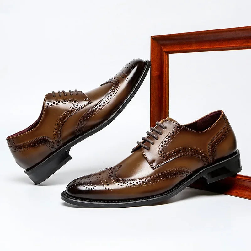 Sapato Social Masculino Brogue Em Couro confortável, modelo social, ideal para uso diário e ocasiões especiais.