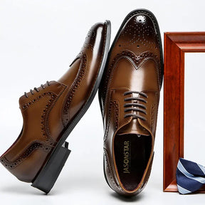 Sapato Social Masculino Brogue Em Couro confortável, modelo social, ideal para uso diário e ocasiões especiais.