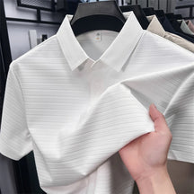 camisa polo masculina com tecido tecnológico respirável e textura elegante exibindo detalhes do tecido
