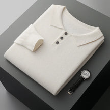 Suéter masculino em lã merino com gola polo e botões frontais dobrado com acabamento elegante