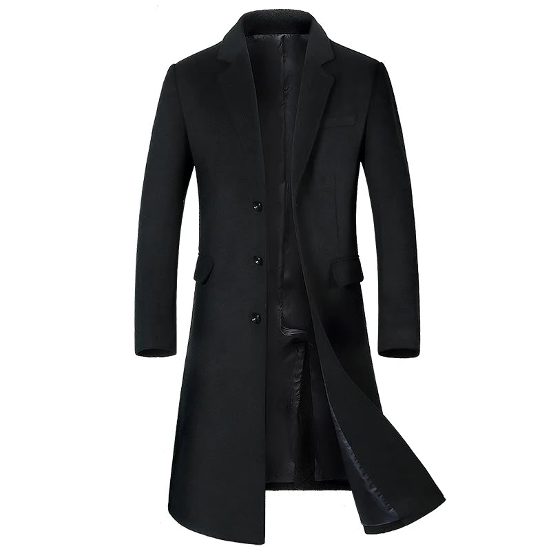 Sobretudo masculino longo com lapela clássica e fechamento por botões ideal para inverno elegante