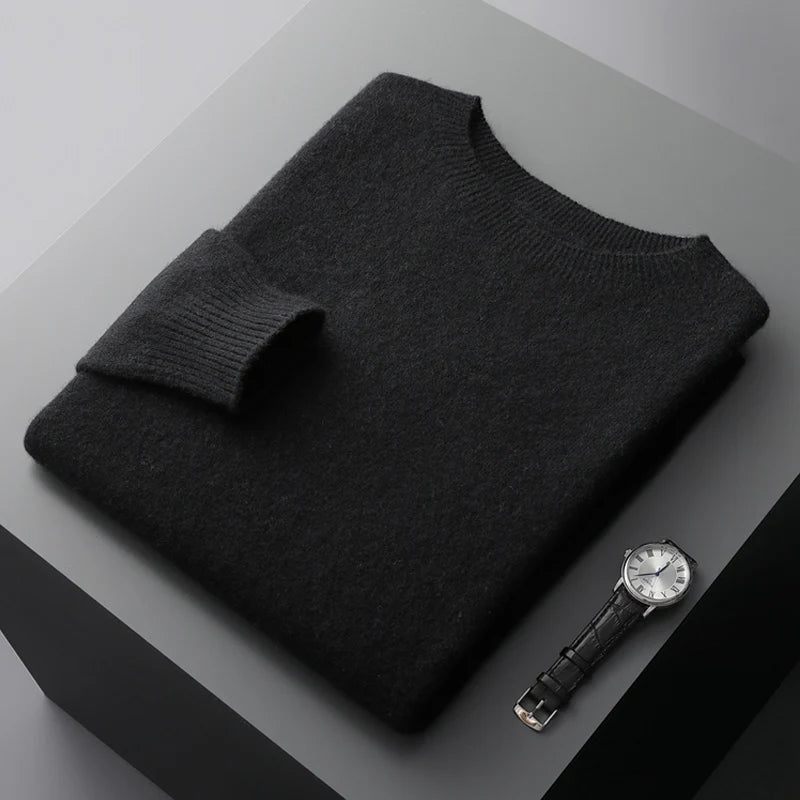 Suéter masculino em lã merino com gola careca e acabamento minimalista elegante para inverno