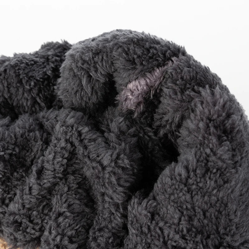 Gorro Térmico em tricô trabalhado com interior quente e confortável para o inverno.