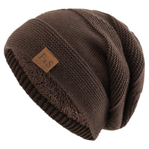 Gorro Térmico Montana taupe em tricô premium com forro interno quente e design slouchy moderno.