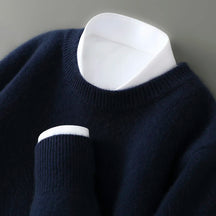 Suéter masculino em lã australiana  com gola careca e textura macia para uso elegante no dia a dia