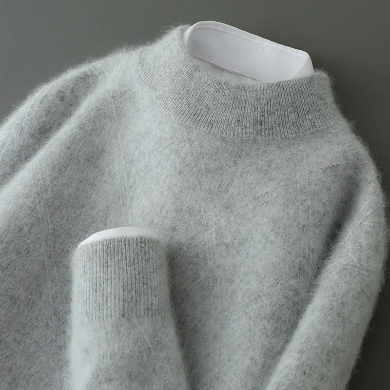 Suéter masculino gola alta em mink cashmere com textura felpada e acabamento premium para inverno