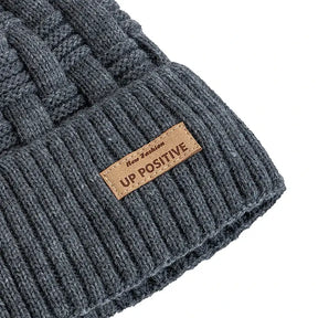 Gorro Térmico Nordic em tricô trabalhado com forro interno quente para dias frios.