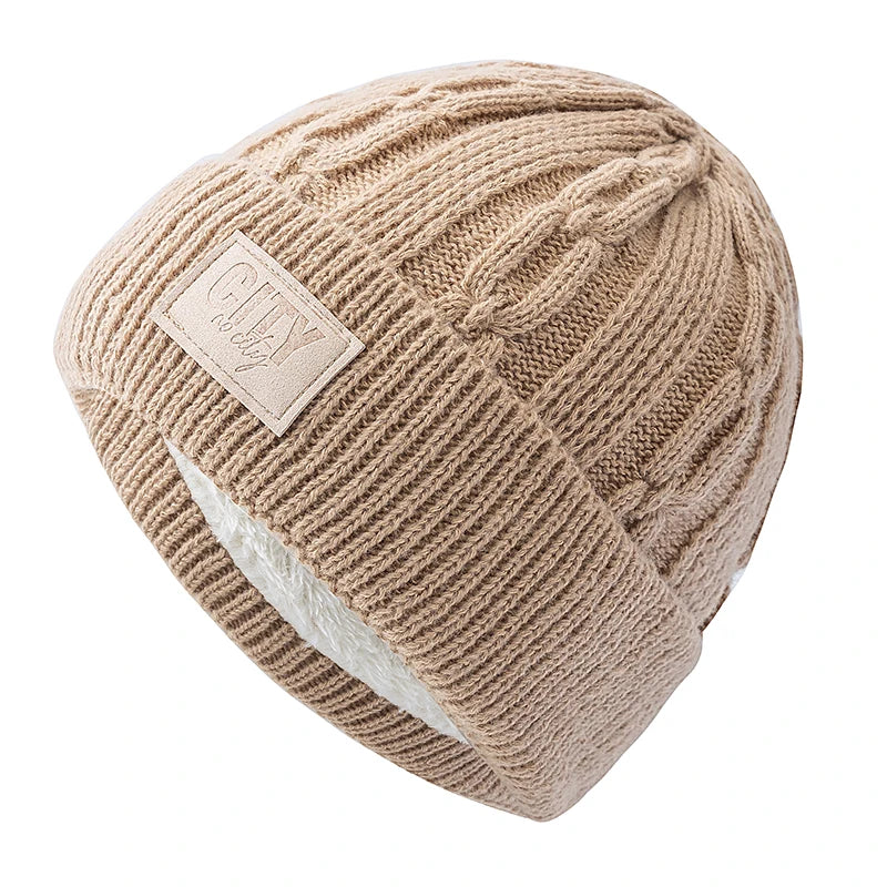 Gorro Térmico Alpine em tricô trabalhado com forro interno quente para dias frios.