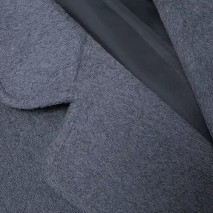 Sobretudo masculino preto de lã premium com abotoamento duplo e corte longo elegante