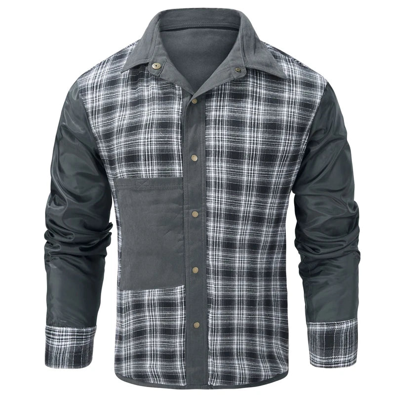 Jaqueta masculina marrom flanelada com forro interno xadrez e bolsos frontais estilo casual premium para inverno.