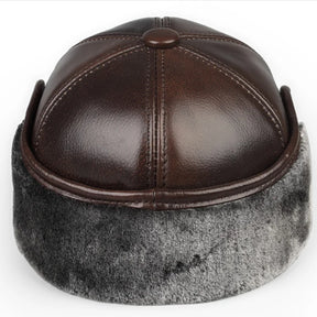 Boné masculino térmico marrom em couro legítimo com proteção auricular felpuda para inverno e frio intenso.