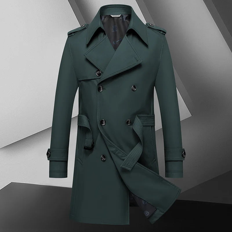 Trench coat masculino com cinto, abotoamento duplo, gola clássica e estilo britânico elegante.