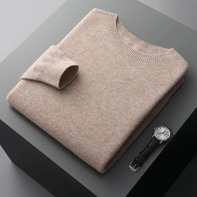 Suéter masculino em lã merino com gola careca e acabamento minimalista elegante para inverno