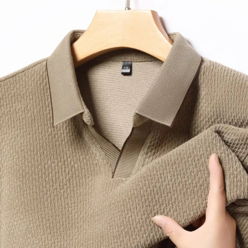 camisa polo masculina de tricot manga longa com tecido macio e elegante exibindo textura do knitwear